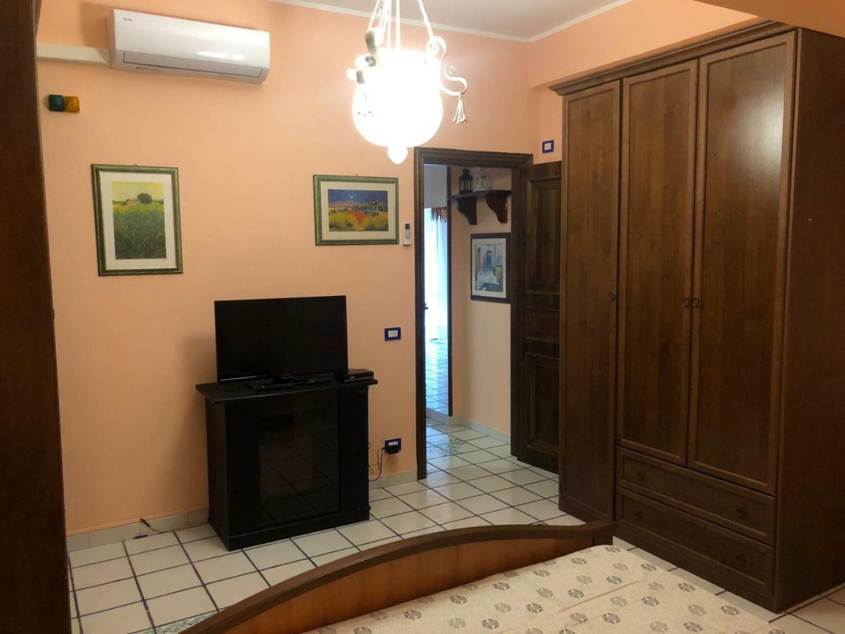 Chloe'S Apartment อาชิเรอาเล ภายนอก รูปภาพ