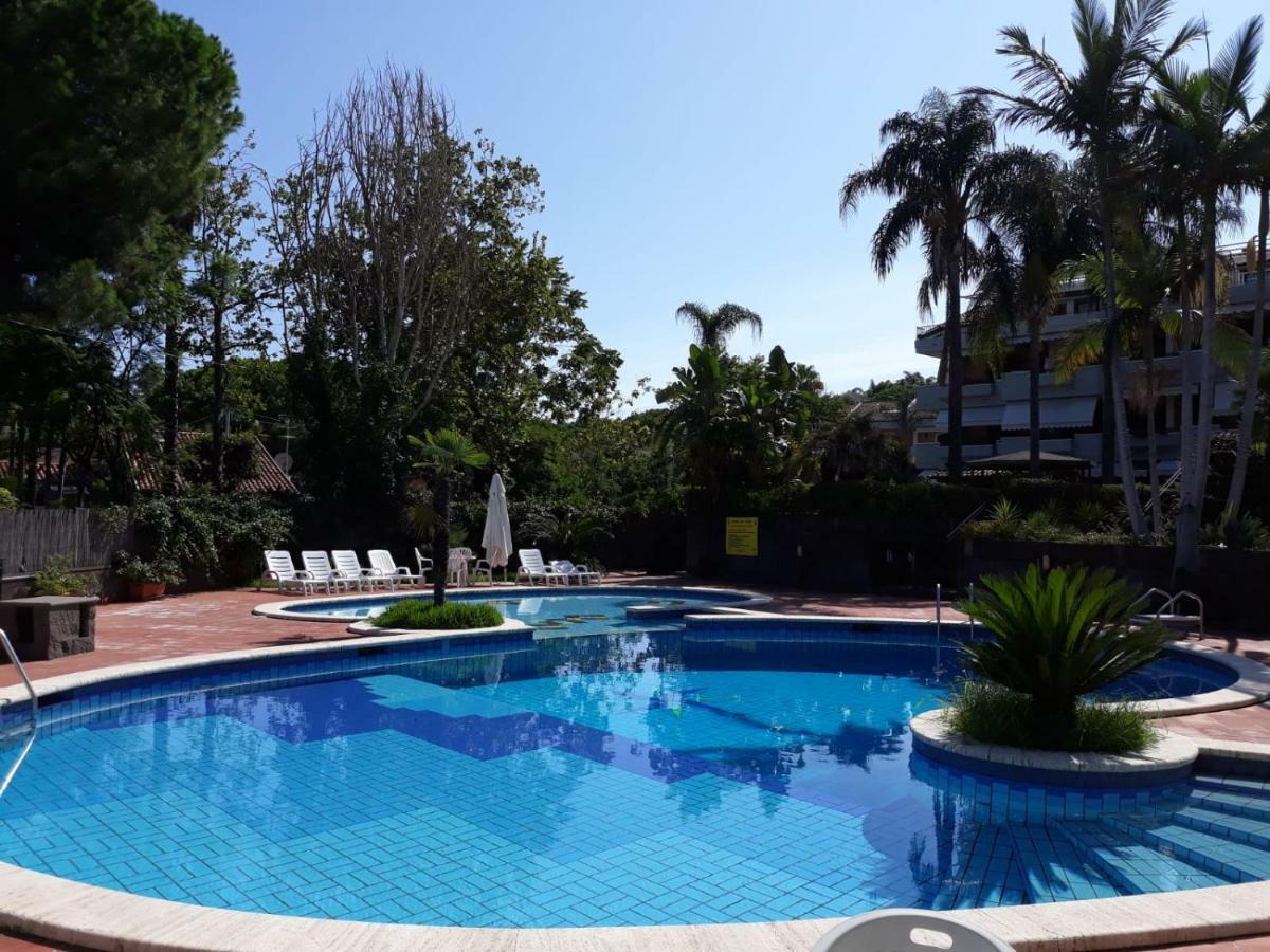 Chloe'S Apartment อาชิเรอาเล ภายนอก รูปภาพ